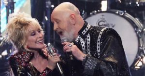 SEE ROB HALFORD SING “JOLENE” WITH DOLLY PARTON AT ROCK HALL CEREMONY