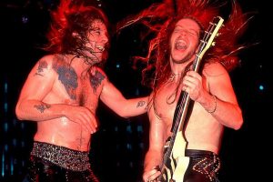 “Fingers of Fury: The Eccentric Evolution of Ozzy’s Guitar Heroes”