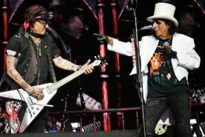 Johnny Depp Joins Alice Cooper in Electrifying Ozzy Osbourne Tribute at London’s O2 Arena